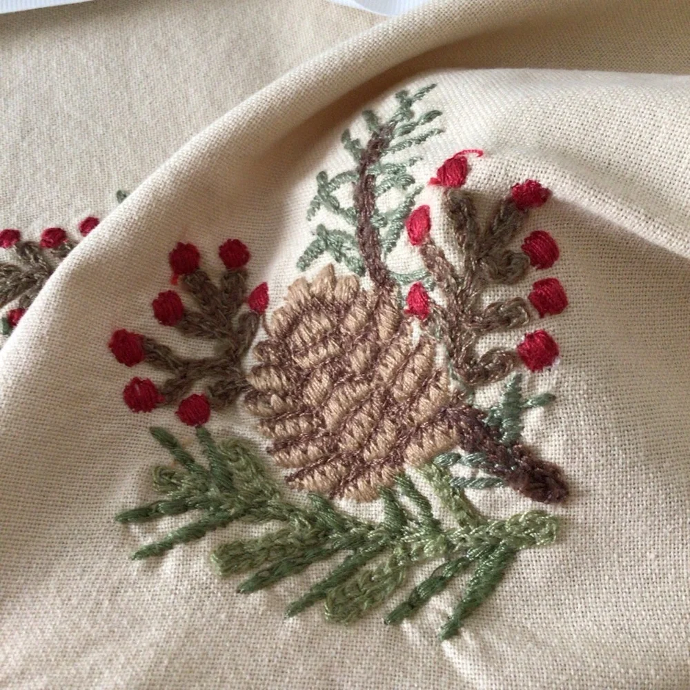 Pottery Barn Pine Cone Embroidered Napkins Holiday Christmas 20x20 Set of 4
